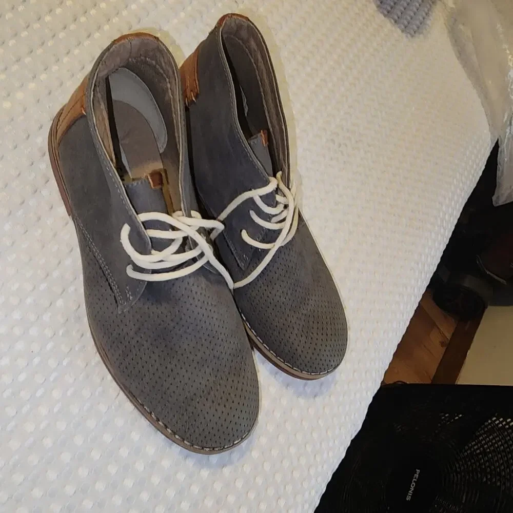 STEVE MADDEN EUC BOYS SIZE 4 GRAY SQUADRON PILIT SHOES